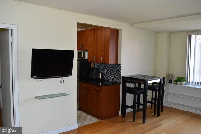 Building Photo - 1111 Arlington Blvd