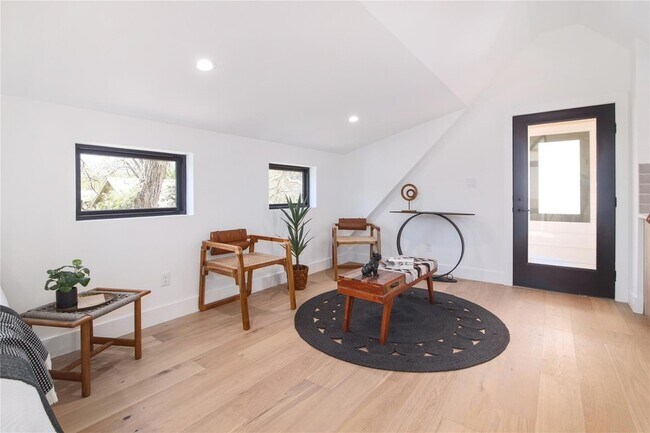 Building Photo - 2401 Willow St