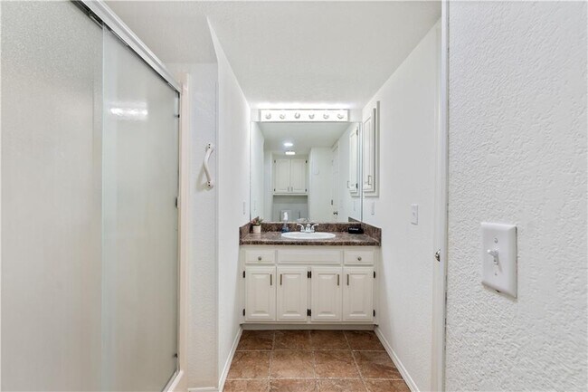 Building Photo - 14813 Dutchmans Dr