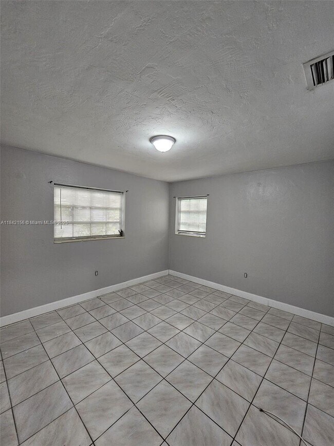 Building Photo - 482 NE 136th St
