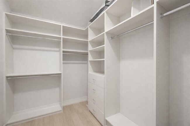 Building Photo - 125 Whistling Willow Dr