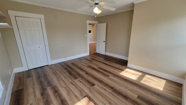 Building Photo - 10 Marion St