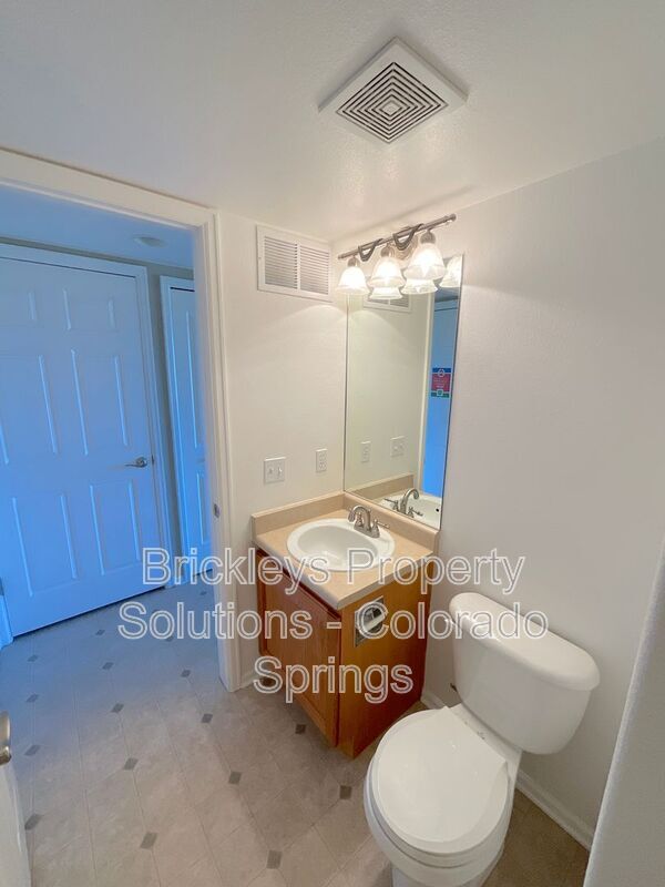 Building Photo - 7168 Prairie Wind Dr