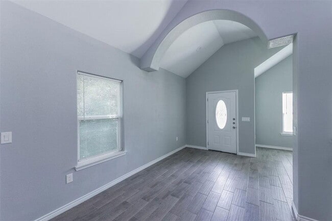 Building Photo - 16948 W Ivanhoe St
