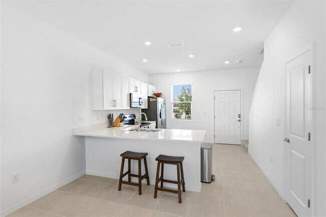 Building Photo - 8865 Daybreak St