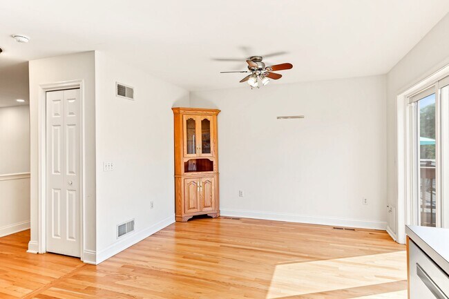 Building Photo - 808 Yorkview Dr