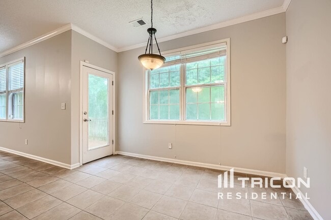 Building Photo - 150 Heathridge Dr