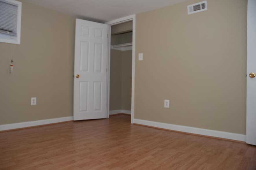 Room 1 alternate view - 3900 Oglethorpe St