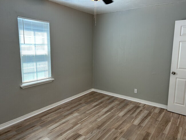 Building Photo - 7215 NW 43rd St