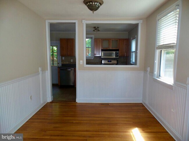 Building Photo - 220 Addison Ave