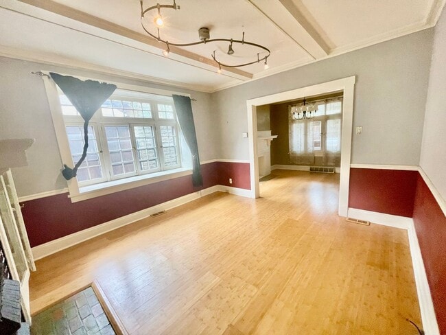 Building Photo - 4 Bed 1-2 Bath- Frick Pittsburgh PA