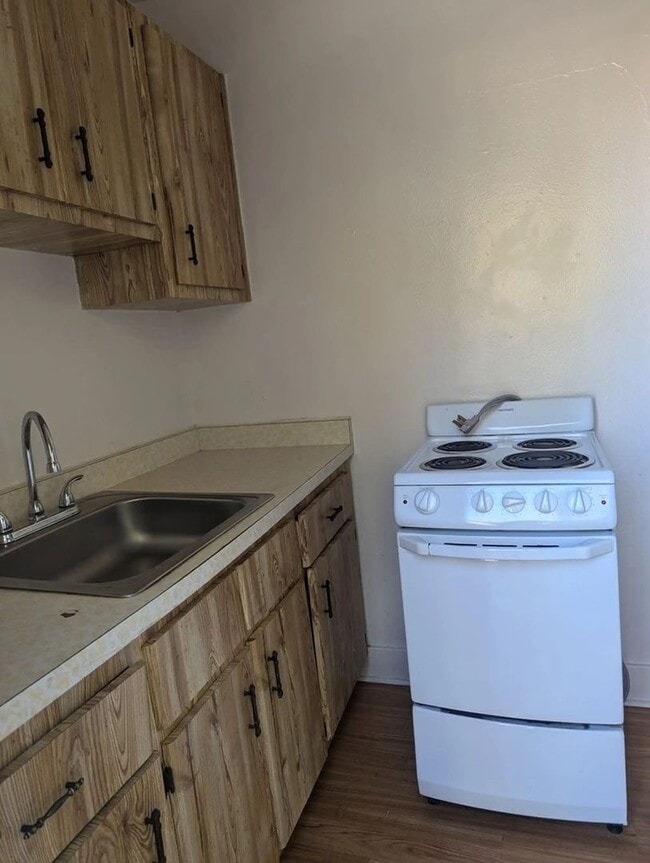 Building Photo - MOVE IN SPECIAL!   First months rent free if qualified!  Only pay $500.00 Security Deposit if qua...
