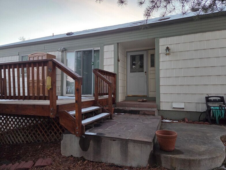 Building Photo - 10722 W Berry Ave