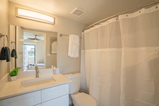 Building Photo - 8570 E McDowell Rd