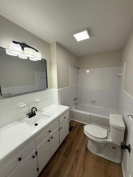 Building Photo - 5590 Merle Dr