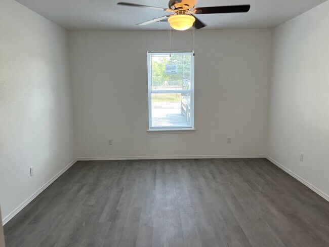 Building Photo - COX-POPLAR ST