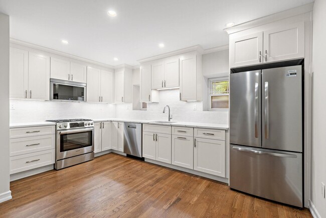 Building Photo - 211 14TH St