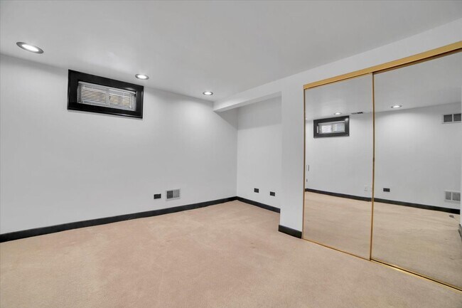 Building Photo - 4941 Montgomery Ave