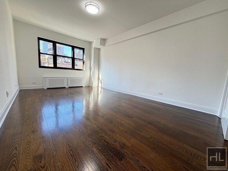 Building Photo - EAST 35 STREET