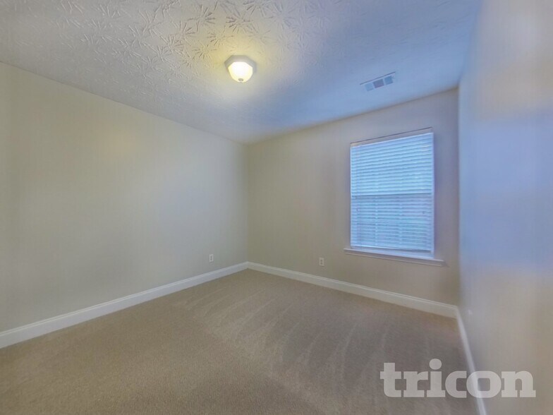 Building Photo - 2794 Jordan Ln