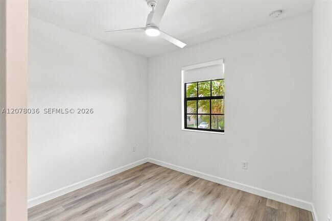 Building Photo - 125 SE 34th Terrace