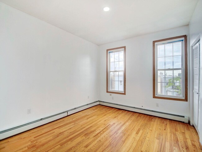 Building Photo - 921 Paterson Plank Rd