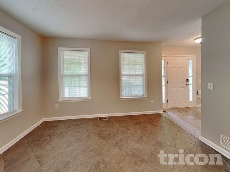Building Photo - 153 Clear Brook Trail