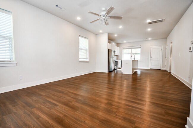 Building Photo - 605 Whitham Ave