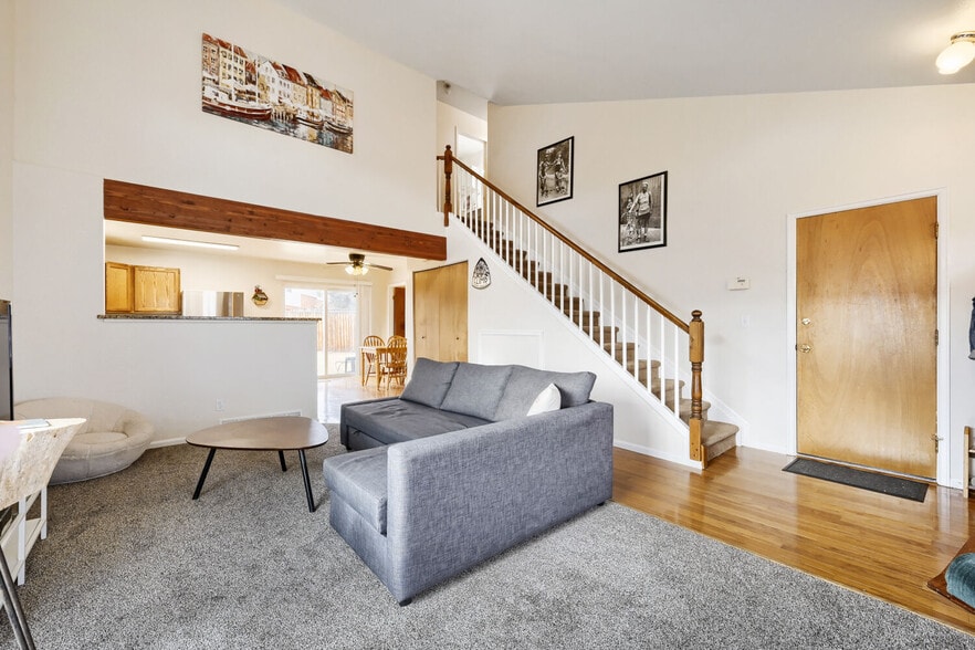 Living room - 1547 Secrest Ct