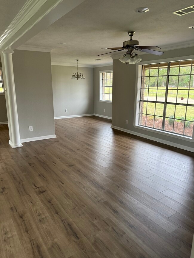 Building Photo - 914 Maureen St