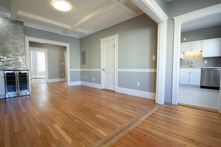 Building Photo - 141 Sutherland Rd