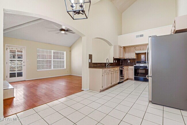 Building Photo - 1936 Desert Sun Dr