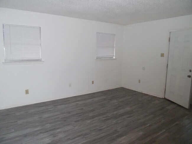 Building Photo - C188