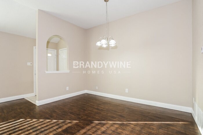 Building Photo - 4804 St Thomas Pl