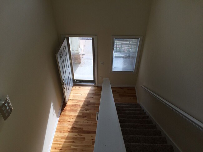 Building Photo - Fantastic 2-Bedroom, 1 3/4-bathroom, 2-car...