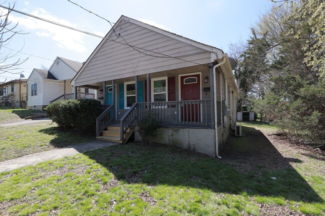 Primary Photo - *MOVE IN SPECIAL*-Charming & Fully Updated...