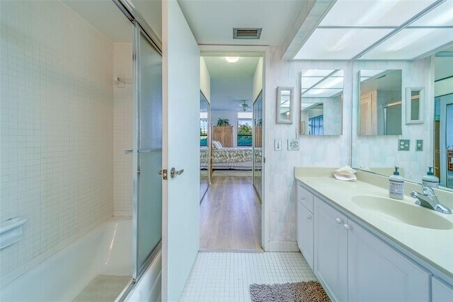 Building Photo - 400 Island Way