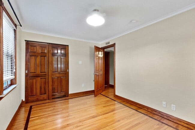 Building Photo - Webster Wonder w/ Floors Galore!