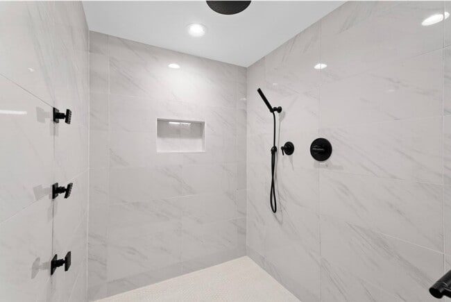 Building Photo - Stunning remodeled 4BD/3.5BA Seattle Craftsman with Solar, A/C & EV Charging for RENT- Available ...