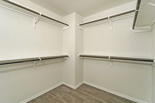 Building Photo - 9422 Somers Bend