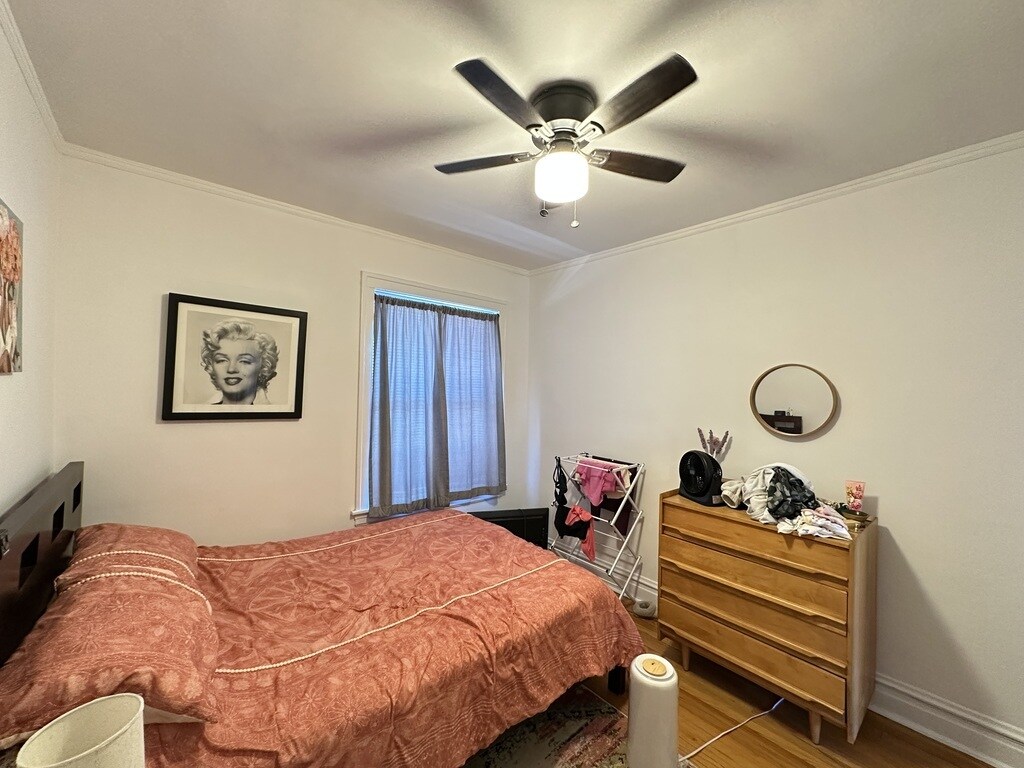 Building Photo - 1911 W Larchmont Ave