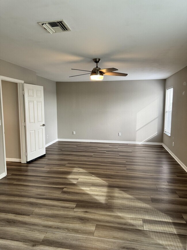 Building Photo - 1722 NW 5th St