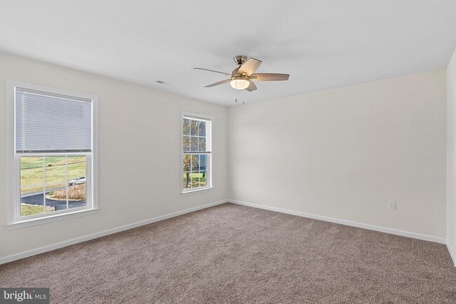 Building Photo - 100 Holiday Ct