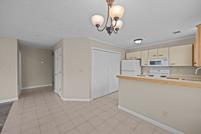 Building Photo - 962-6 Stewarts Creek Dr