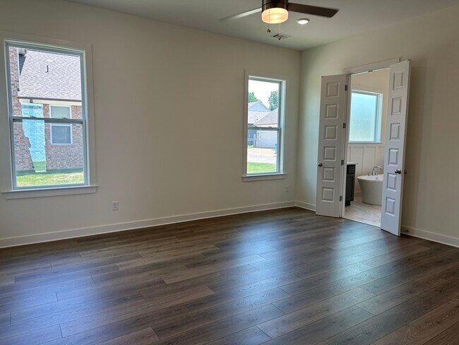Building Photo - 5661 Pleasant Pk Pl