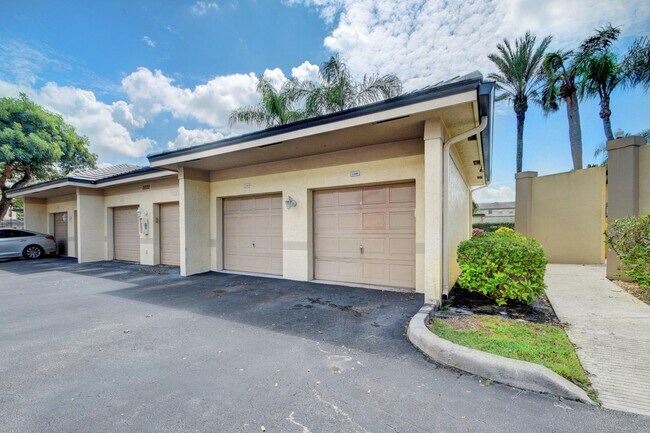 Building Photo - 2020 Greenview Shores Blvd
