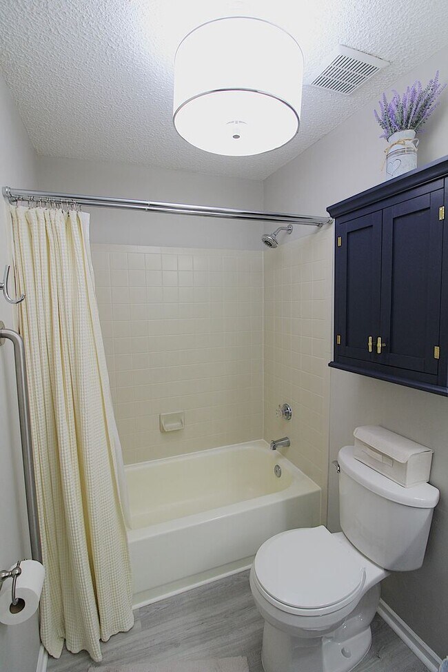 Building Photo - Furnished Elizabeth Condo!