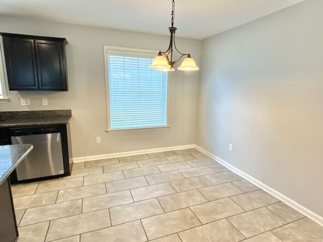 Building Photo - Move In Special! Half Off February Rent wi...