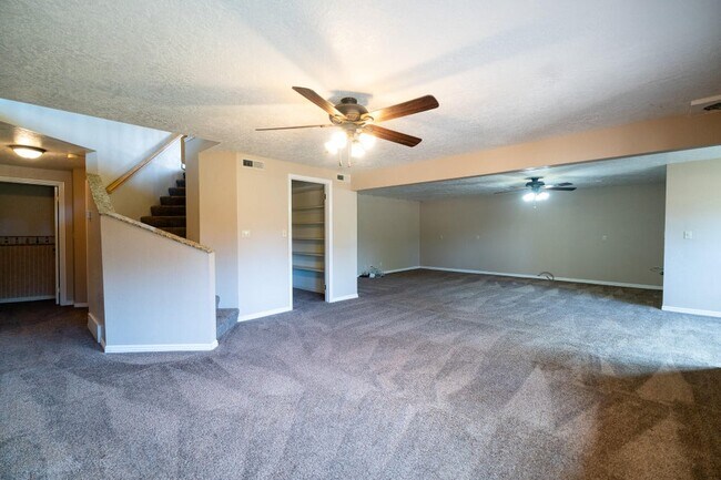 Building Photo - 984 Larkspur Rd