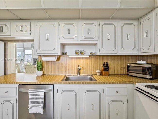 Building Photo - 6200 NW 2nd Ave